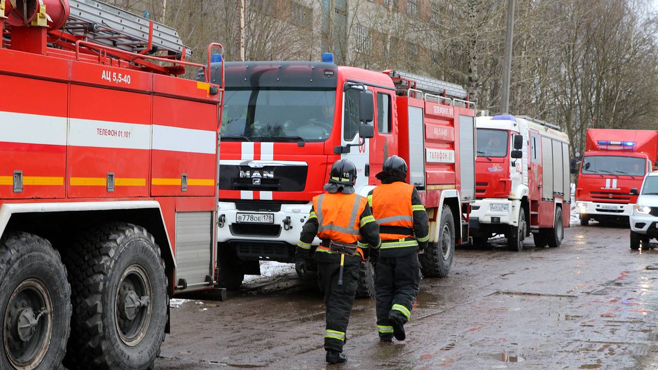 В российском городе загорелся строящийся жилой комплекс