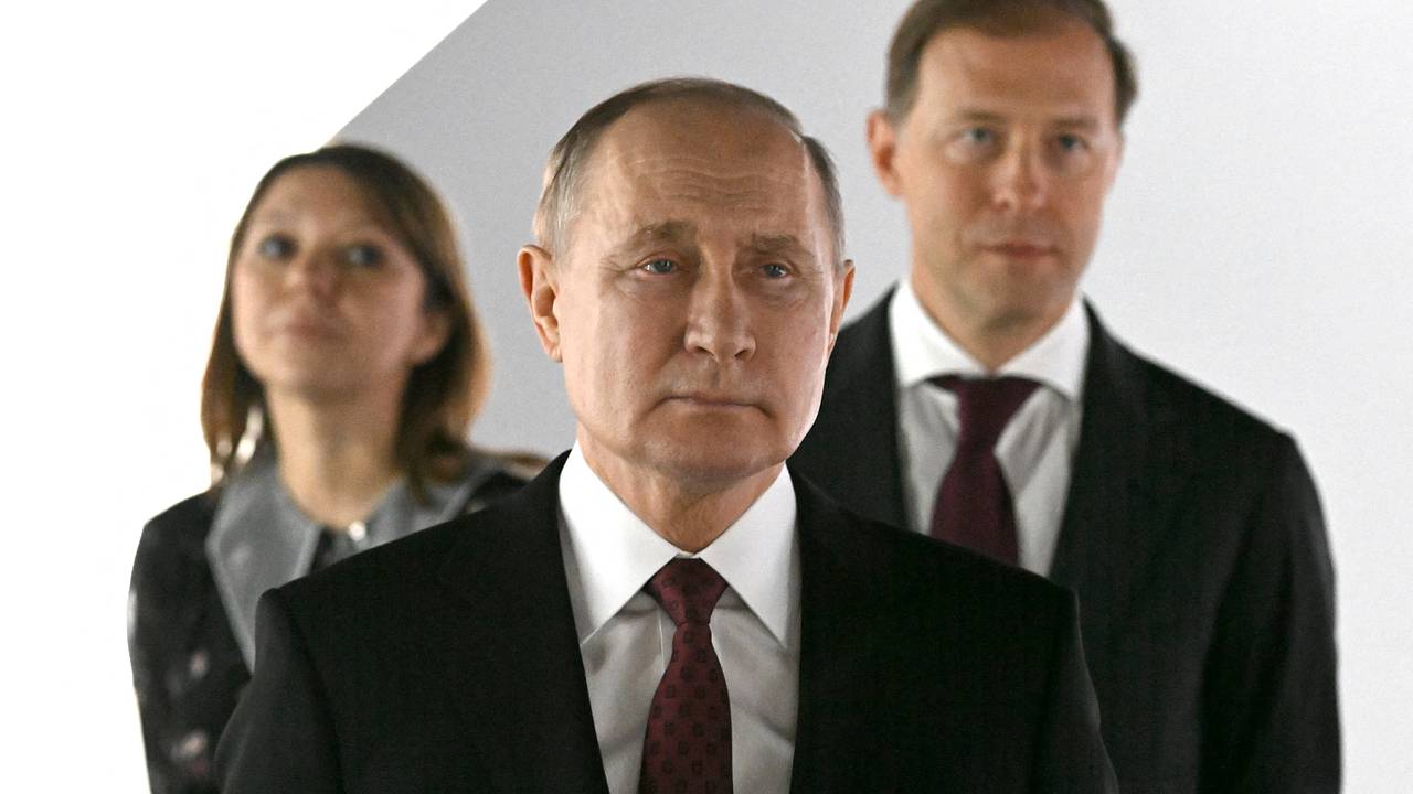 Путин причислил к волонтерам четверть населения России