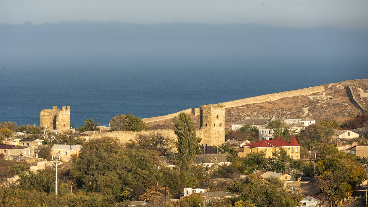 Жители Крыма нашли на пляже невзорвавшийся безэкипажный катер ВСУ