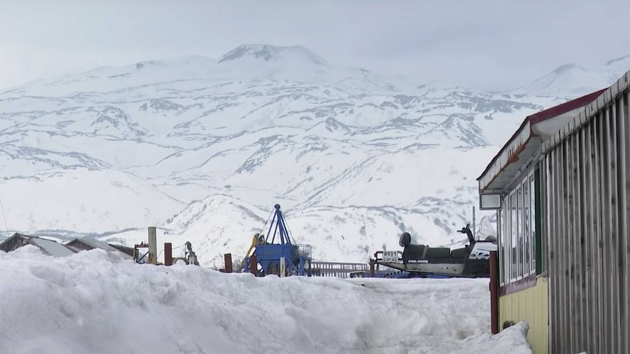 Ледопад на Курилах показали на фото