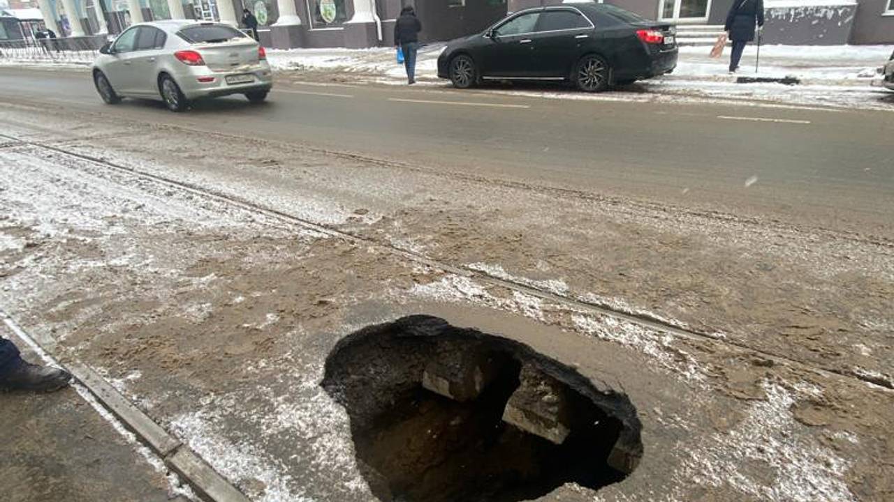 В российском городе провалился асфальт