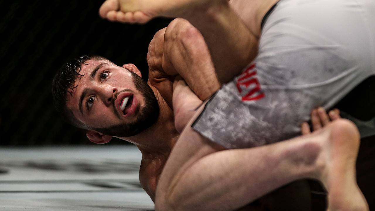 Российский боец Царукян поднялся в рейтинге UFC