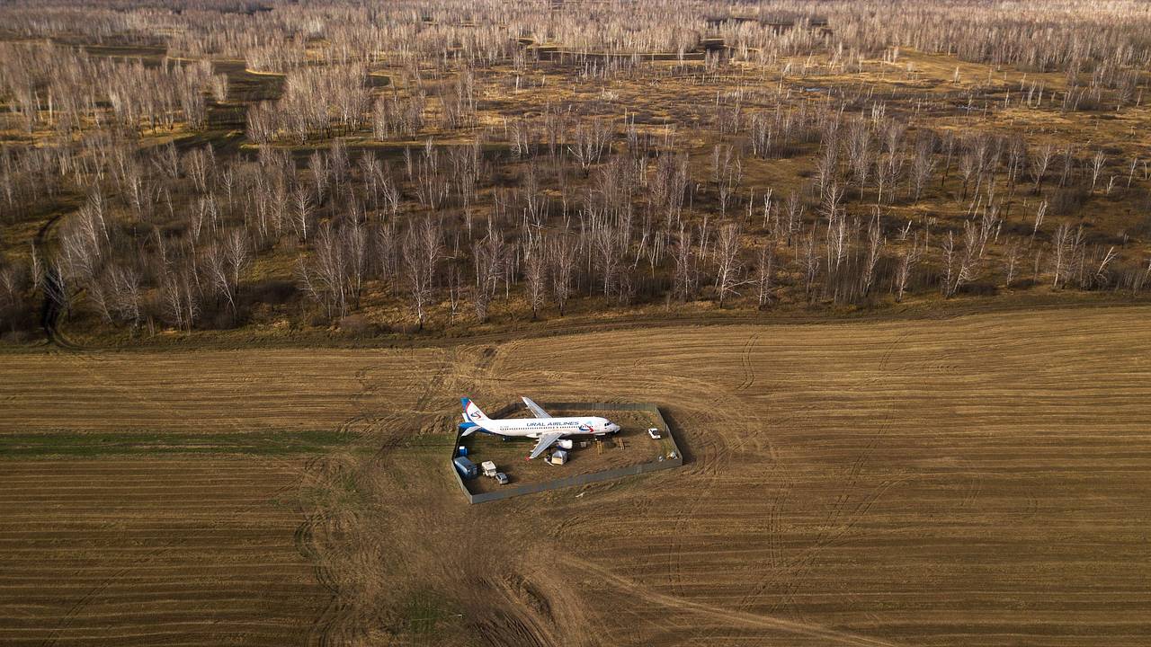 Стала известна судьба севшего в поле самолета «Уральских авиалиний»