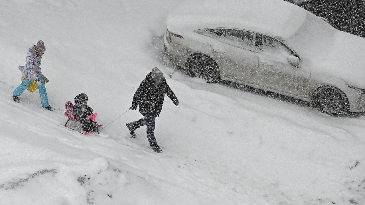 Москвичам предсказали самый снежный день