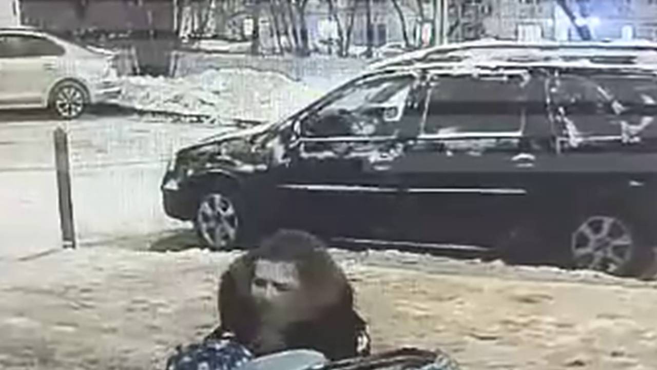 Падение окна с высоты 21-го этажа на москвичку с младенцем попало на видео