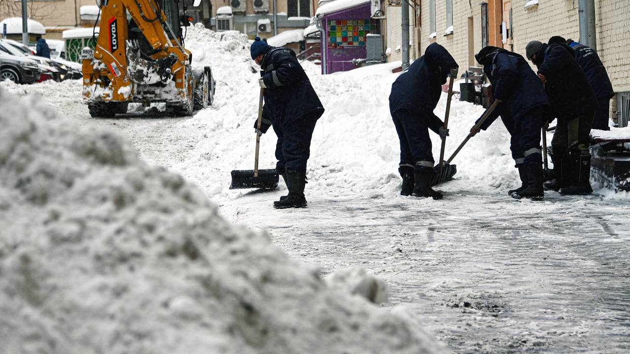 В Москве намело самые высокие сугробы за всю историю