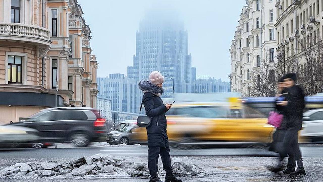 Москвичам пообещали мрачную оттепель