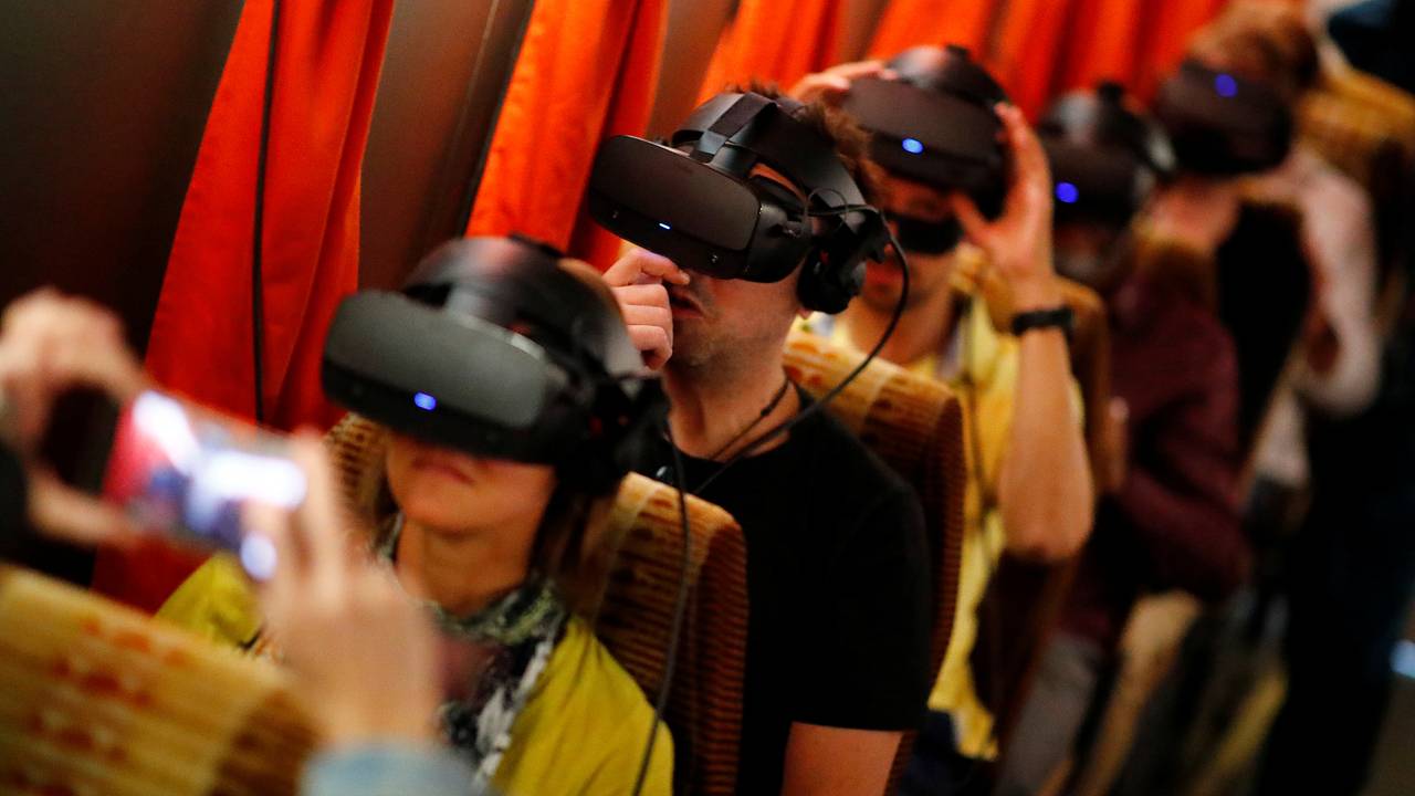 Продажи VR-гарнитур в 2023 году рухнули