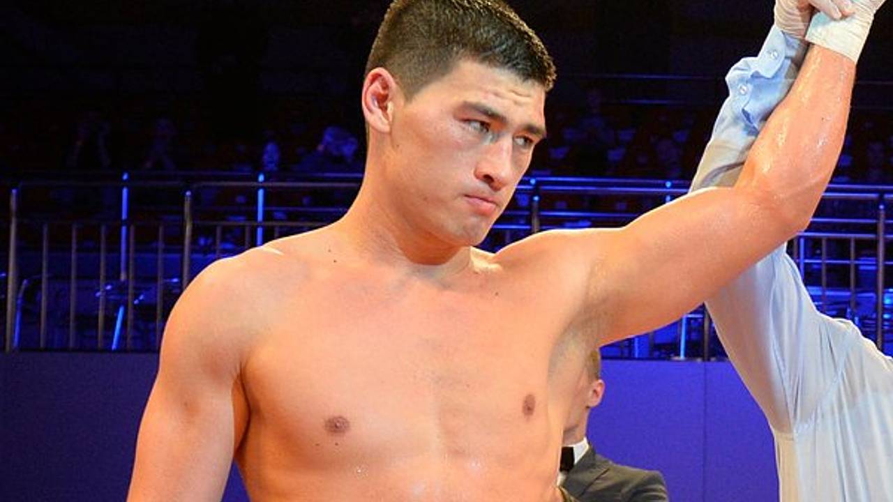 Боксер Бивол защитил титул чемпиона мира по версии WBA