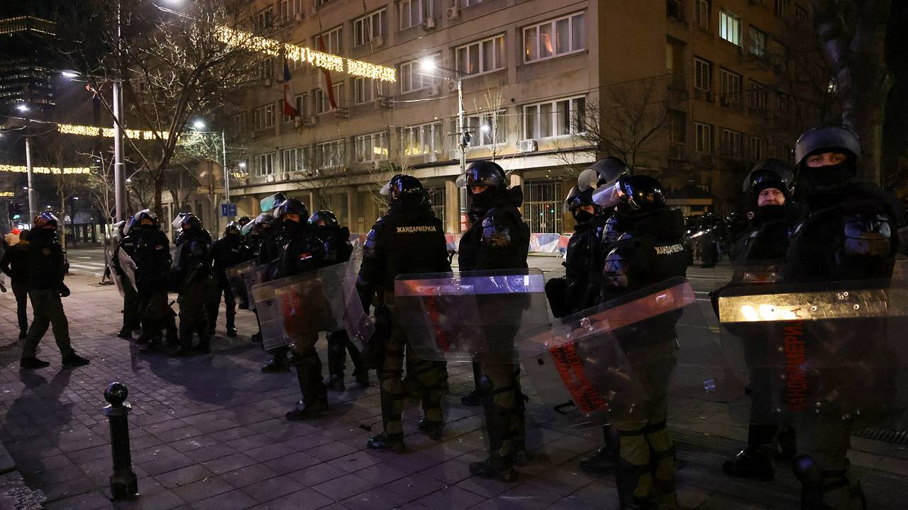 Полиция разогнала протестующих в центре Белграда