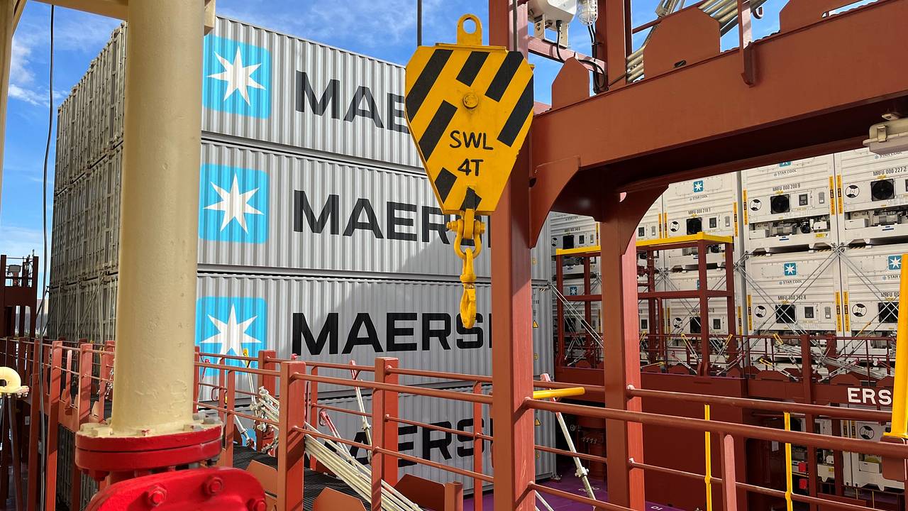 Maersk захотела возобновить перевозки в Красном море после атак хуситов