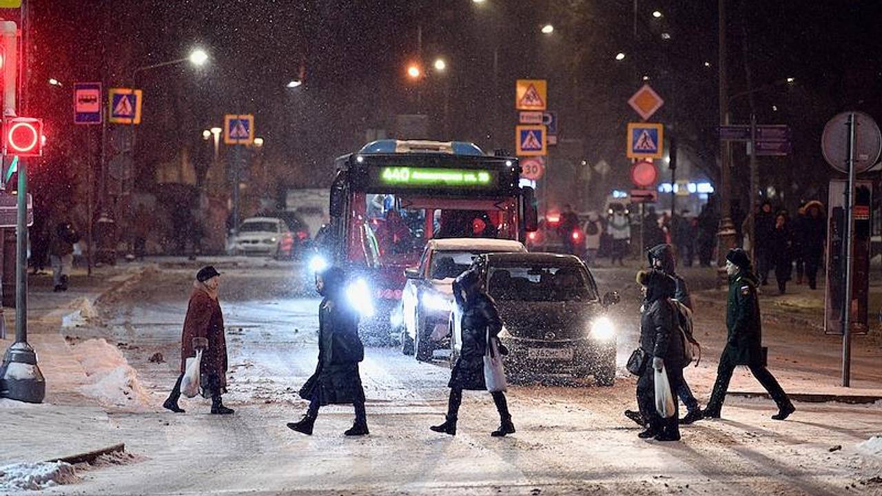 Москвичей предупредили об аномально низком давлении