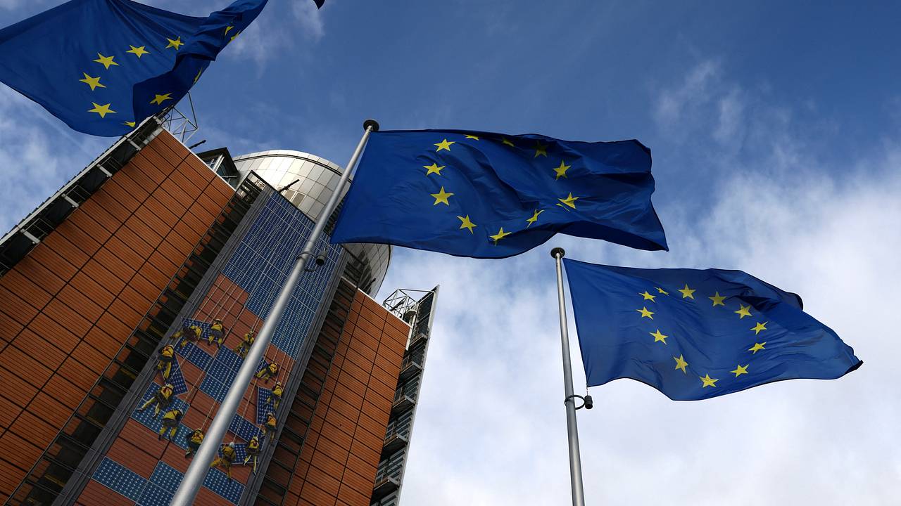 Дипломат назвал причину задержки новых санкций ЕС против России