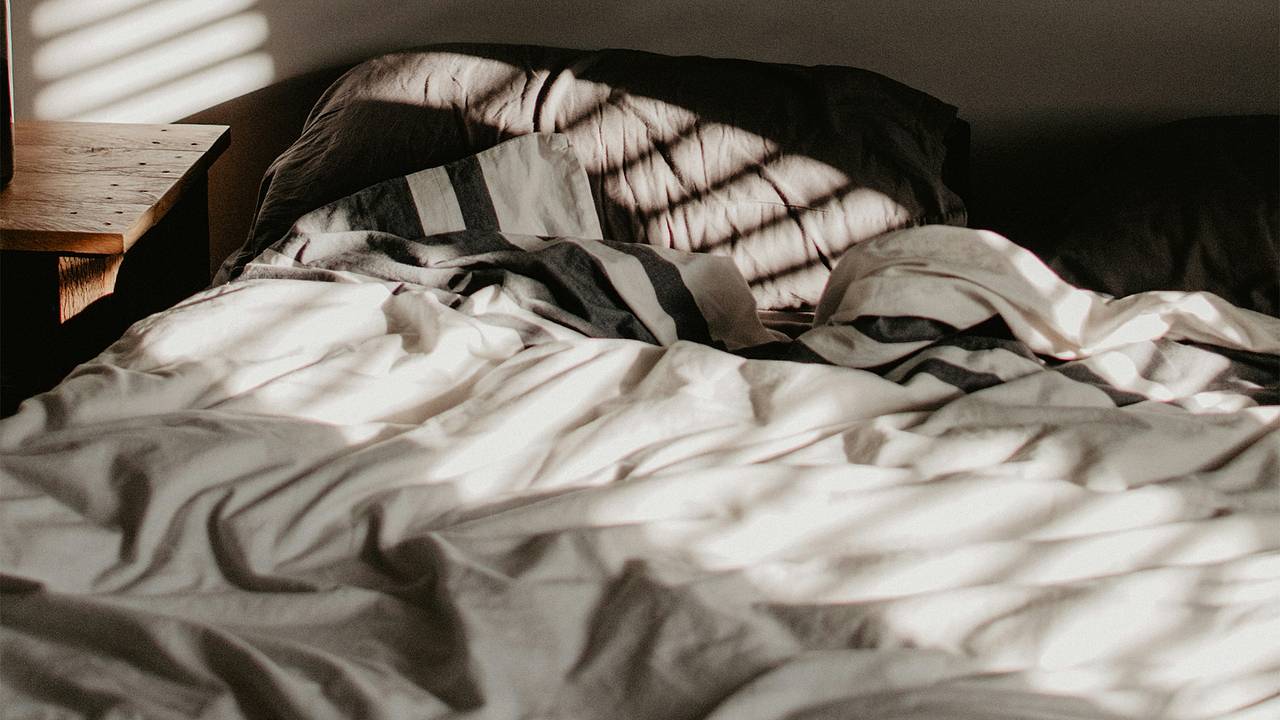 Бизнесмен стал спать по полчаса в сутки и решил научить этому других
