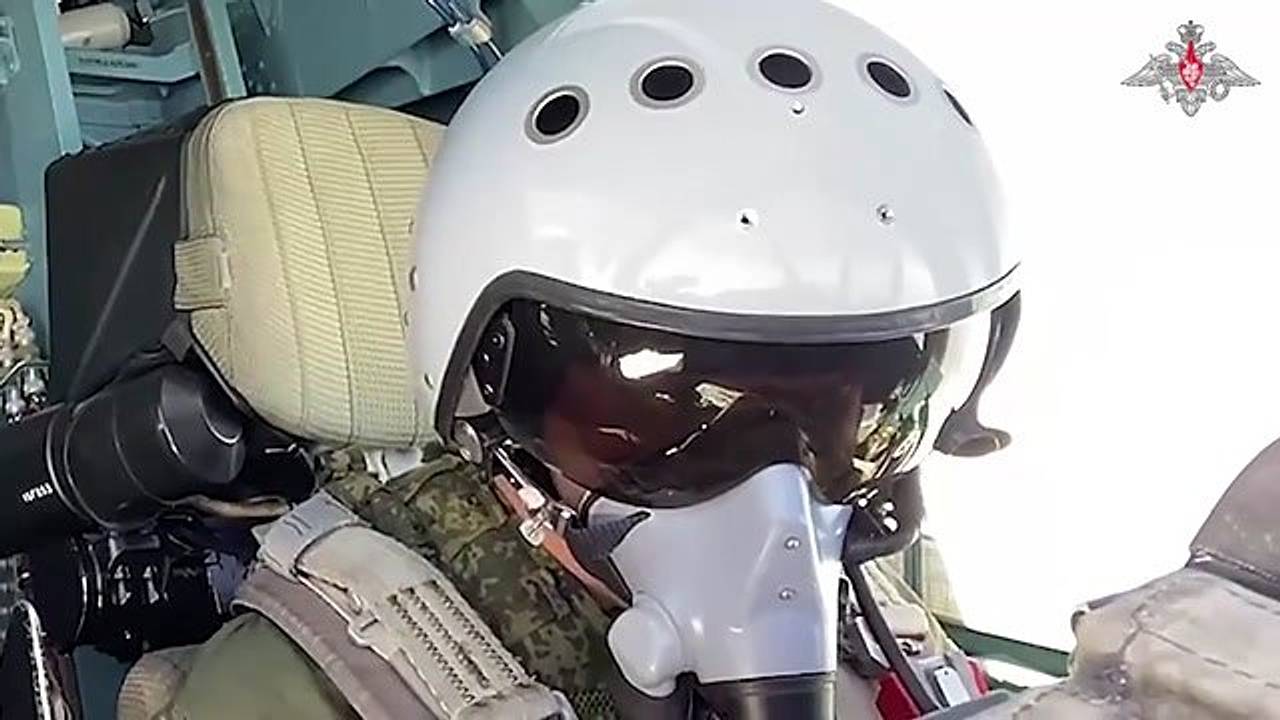 Удар российского сверхзвукового самолета по ВСУ в Курской области попал на видео