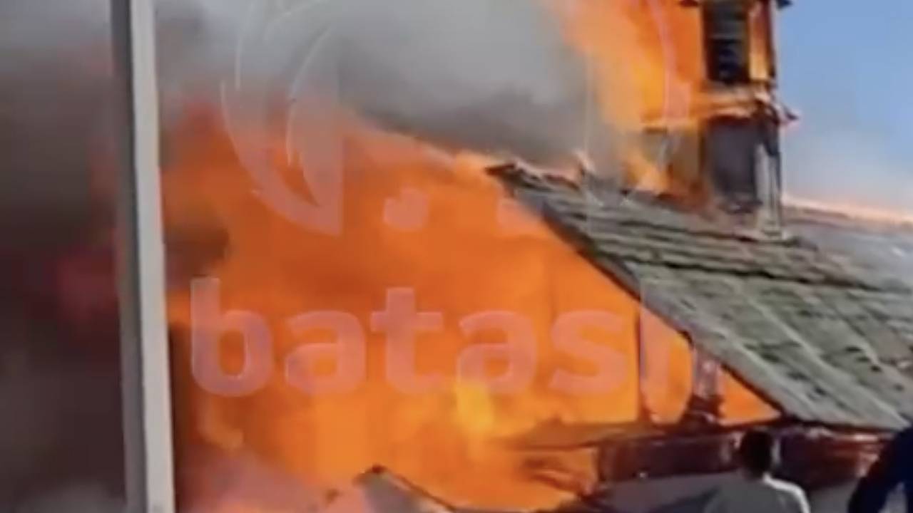 Мощный пожар в мечети в российском регионе сняли на видео