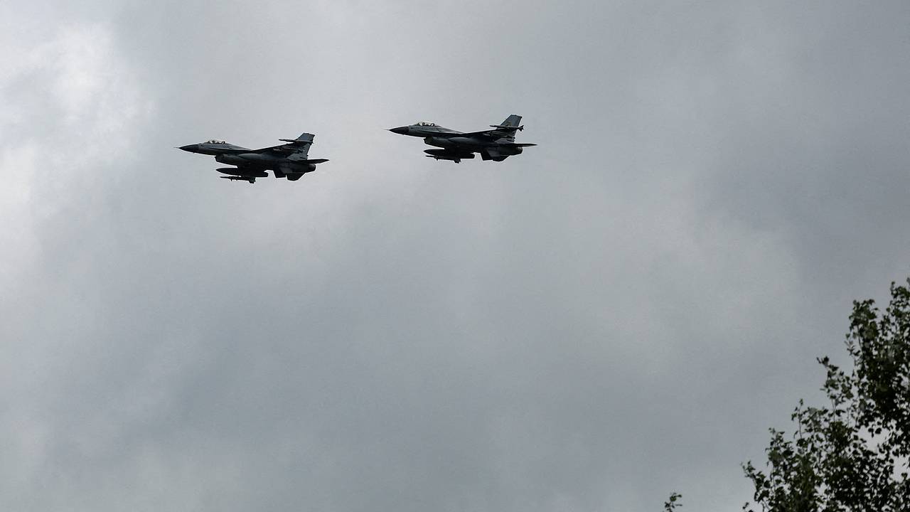 Зеленский пожаловался на нехватку истребителей F-16