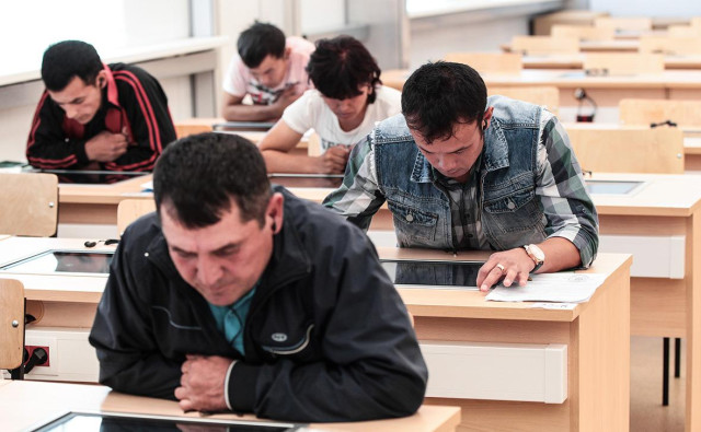 В Думе предложили ужесточить экзамен по русскому языку для мигрантов