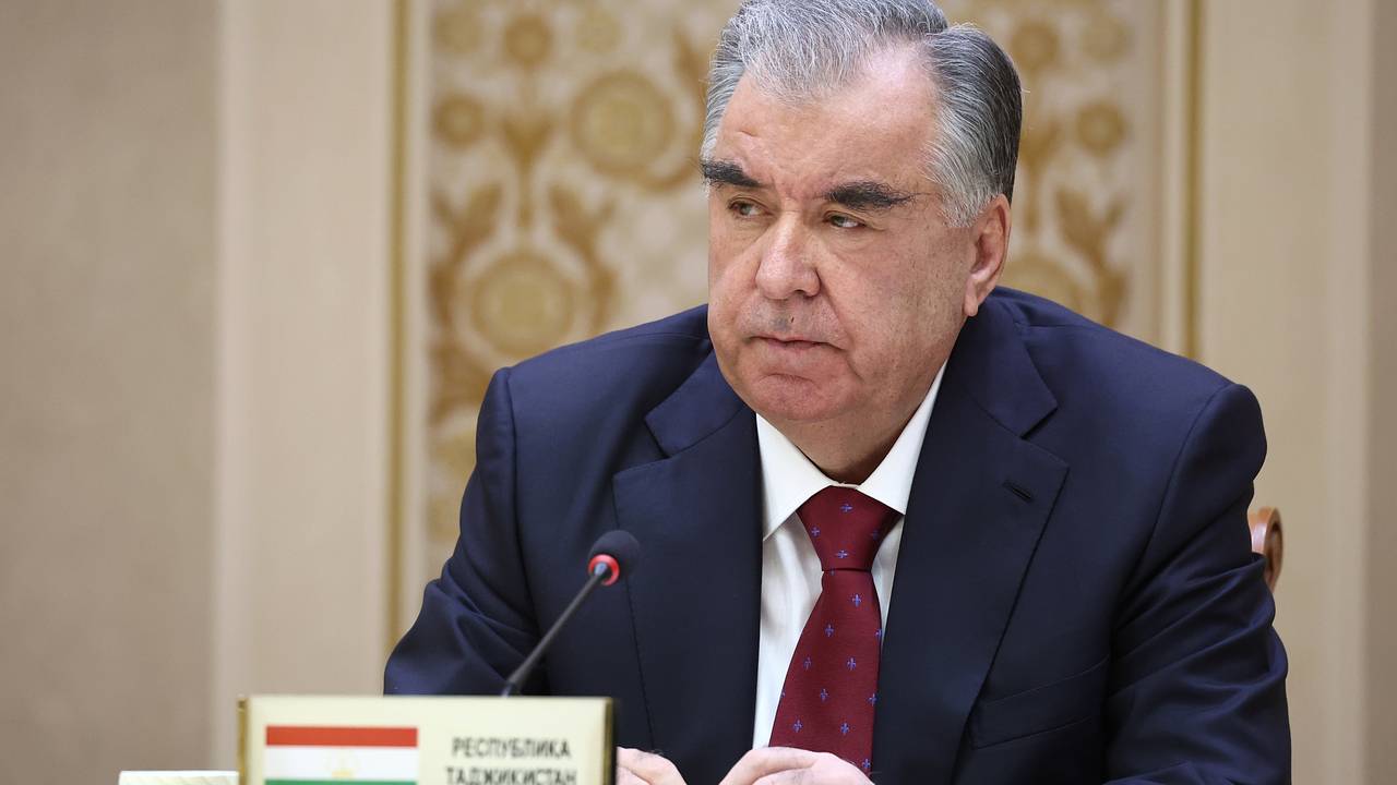 Президент России поздравил таджикского коллегу