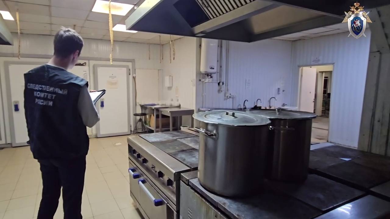 СК пришел на кухню после отравления людей на избирательных участках в Петербурге