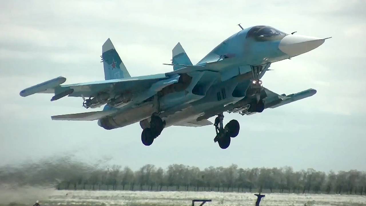 Российский сверхзвуковой самолет нанес удар по ВСУ в Курской области