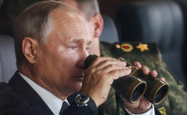 Путин примет участие в военных учениях