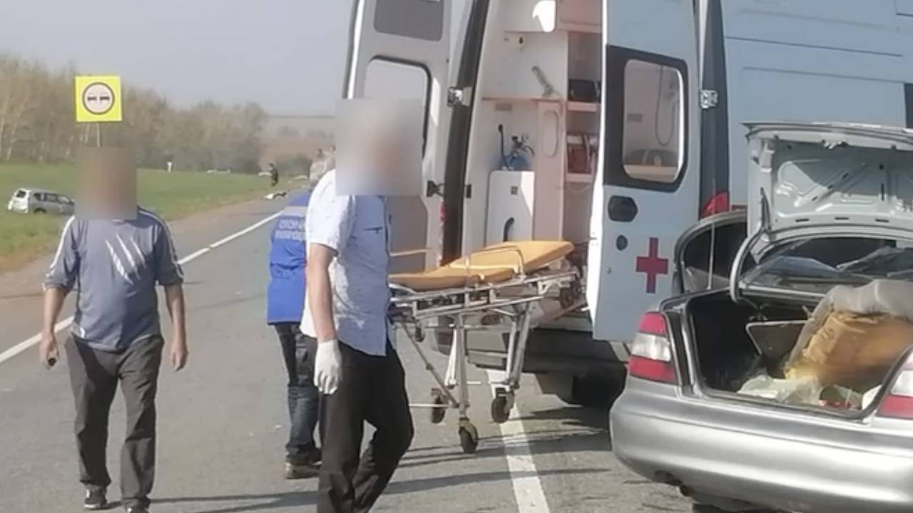 В российском регионе в массовой аварии на трассе пострадали пять человек