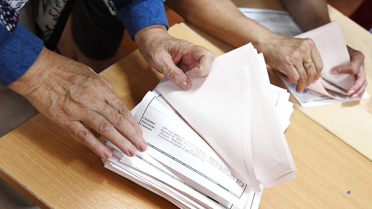 Еще в девяти субъектах на выборах победили действующие губернаторы