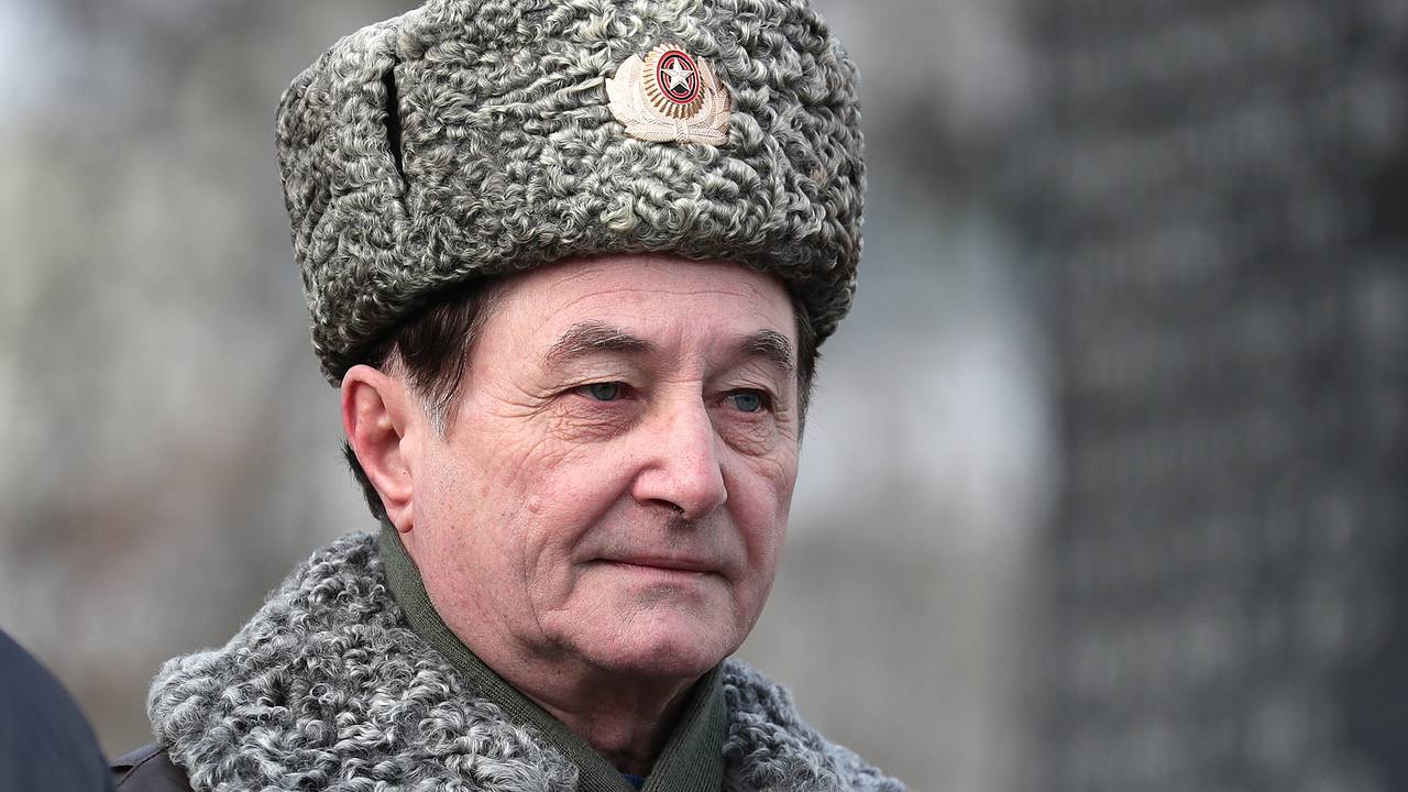Умер самый титулованный российский военный. Он трижды стал Героем России