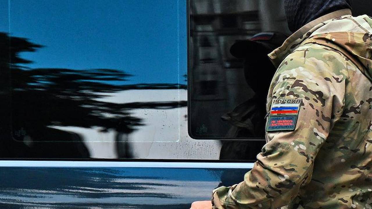 Задержание ФСБ россиянки по подозрению в госизмене попало на видео