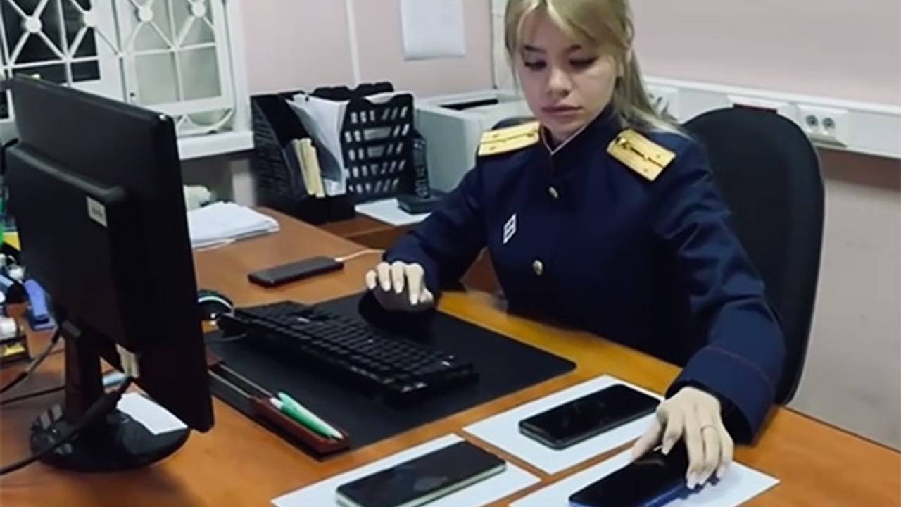 Российские школьники сняли избиение мужчины на видео и попались полиции