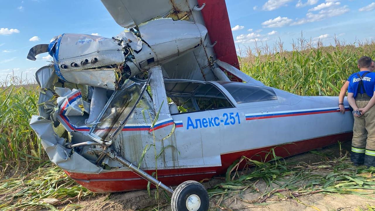 В Подмосковье разбился случайно взлетевший самолет. Что известно о крушении?