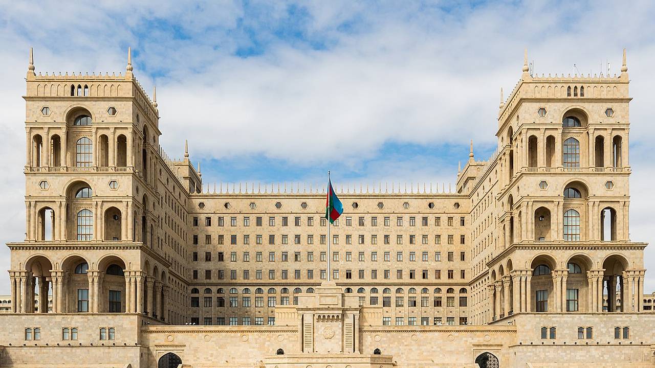 Баку обвинил Ереван в попытках сократить текст мирного договора ради быстрого подписания
