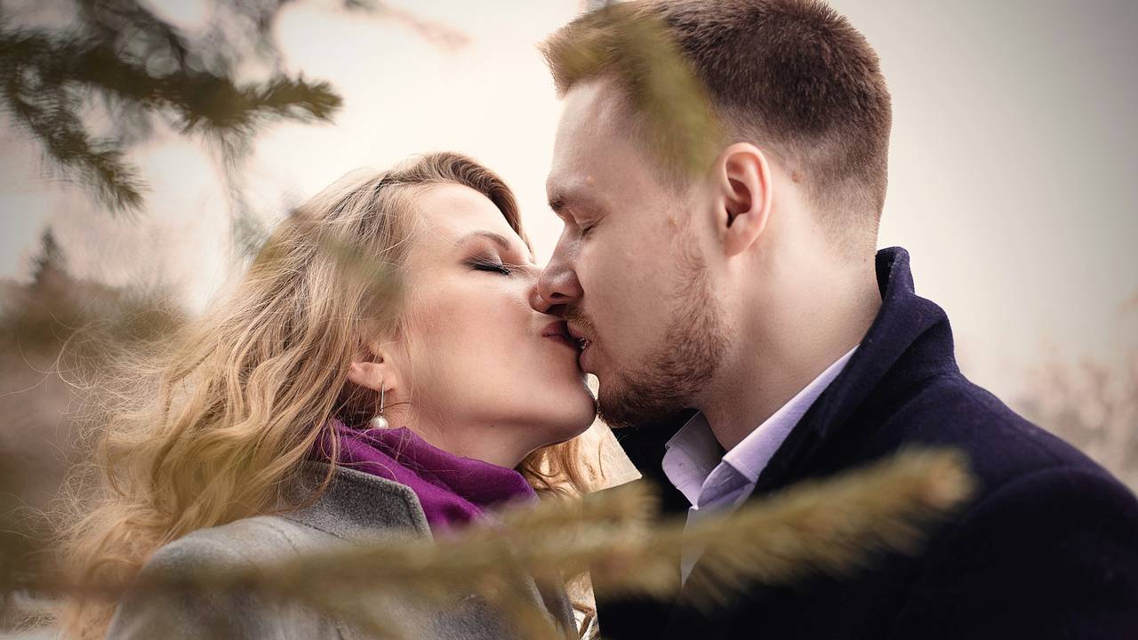 Эндокринолог рассказала о пользе «гормона поцелуев»