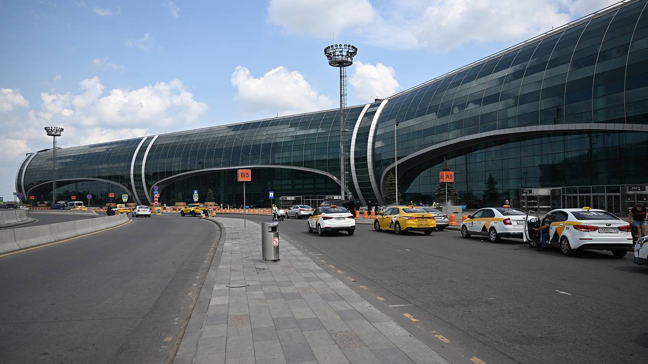 В трех московских аэропортах сняли ограничения на прилет и вылет