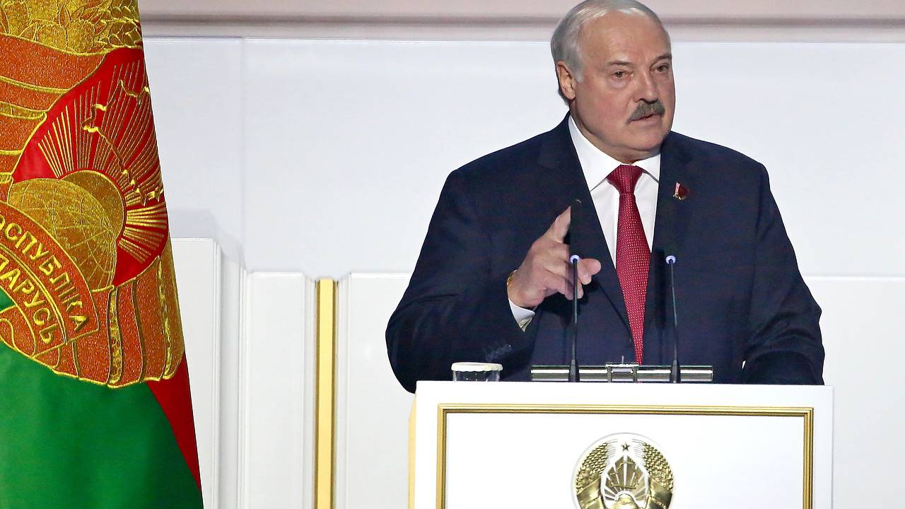 Лукашенко заявил о готовности Запада платить оппозиции только за вооруженные действия