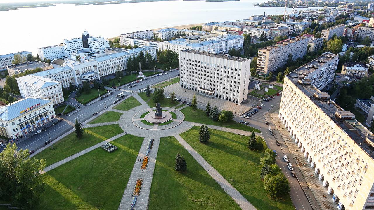 В России из-под асфальта показался участок 300-летней дороги
