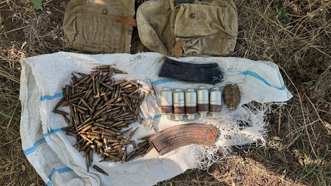В российском регионе около водохранилища нашли схрон с боеприпасами и частями оружия