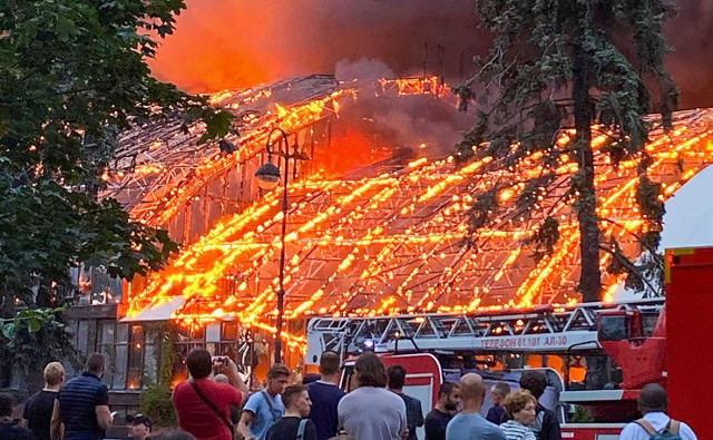 Пожар в спорткомплексе на Крестовском острове локализовали на 800 кв. м