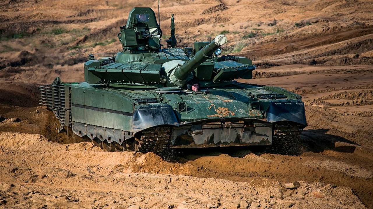 Российские танкисты уничтожили окопы и посты со средствами РЭБ ВСУ