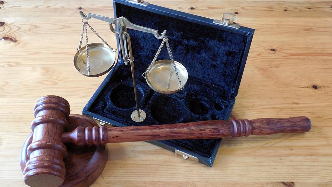 Бывшего министра здравоохранения российского региона осудили за миллионные взятки