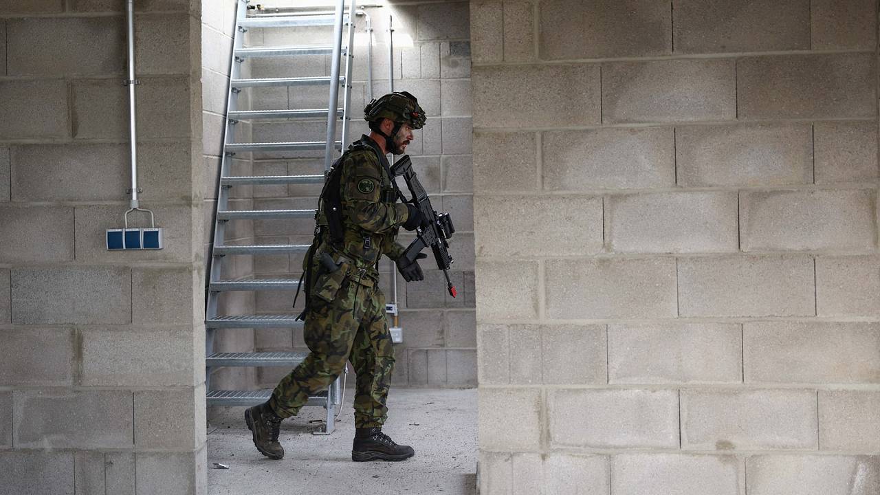 В Киевской области пьяные мужчины в военной форме устроили стрельбу