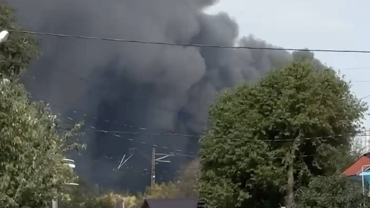 На входящем в оборонно-промышленный комплекс российском заводе вспыхнул пожар