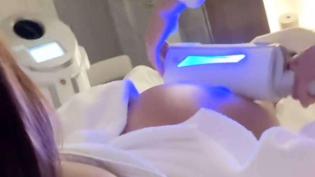Возлюбленная Тимати обнажила ягодицы на видео