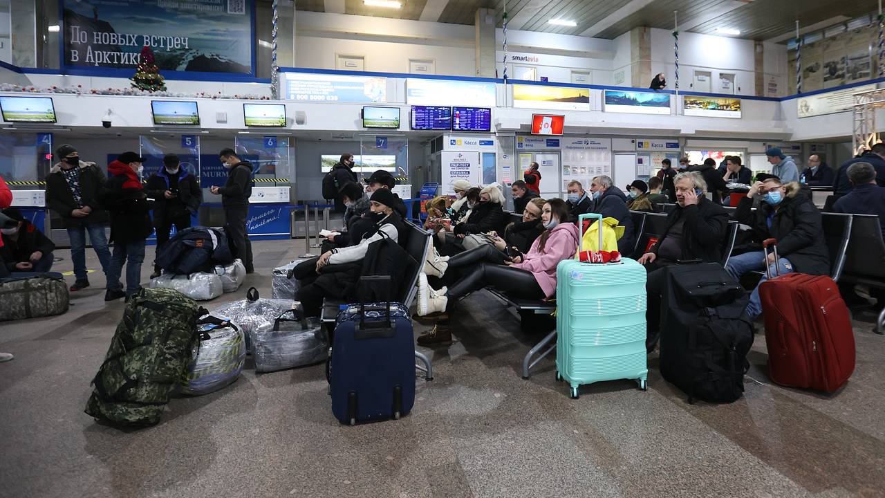 Два российских аэропорта временно ограничили работу в целях безопасности