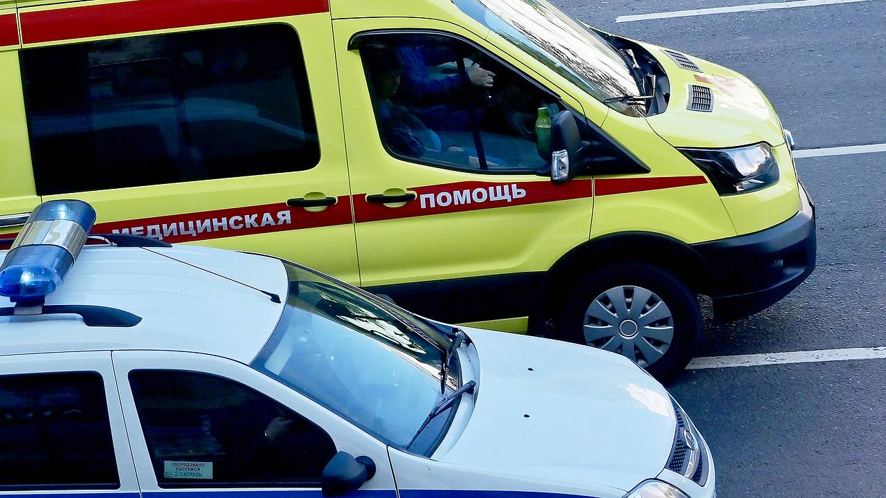 Российская школьница решила сделать экстремальное фото и выпала из окна пятого этажа