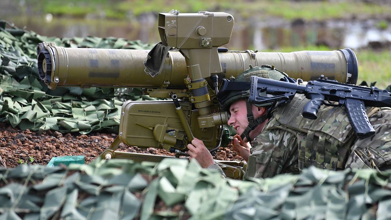 Минобороны показало кадры уничтожения двух украинских танков в Курской области