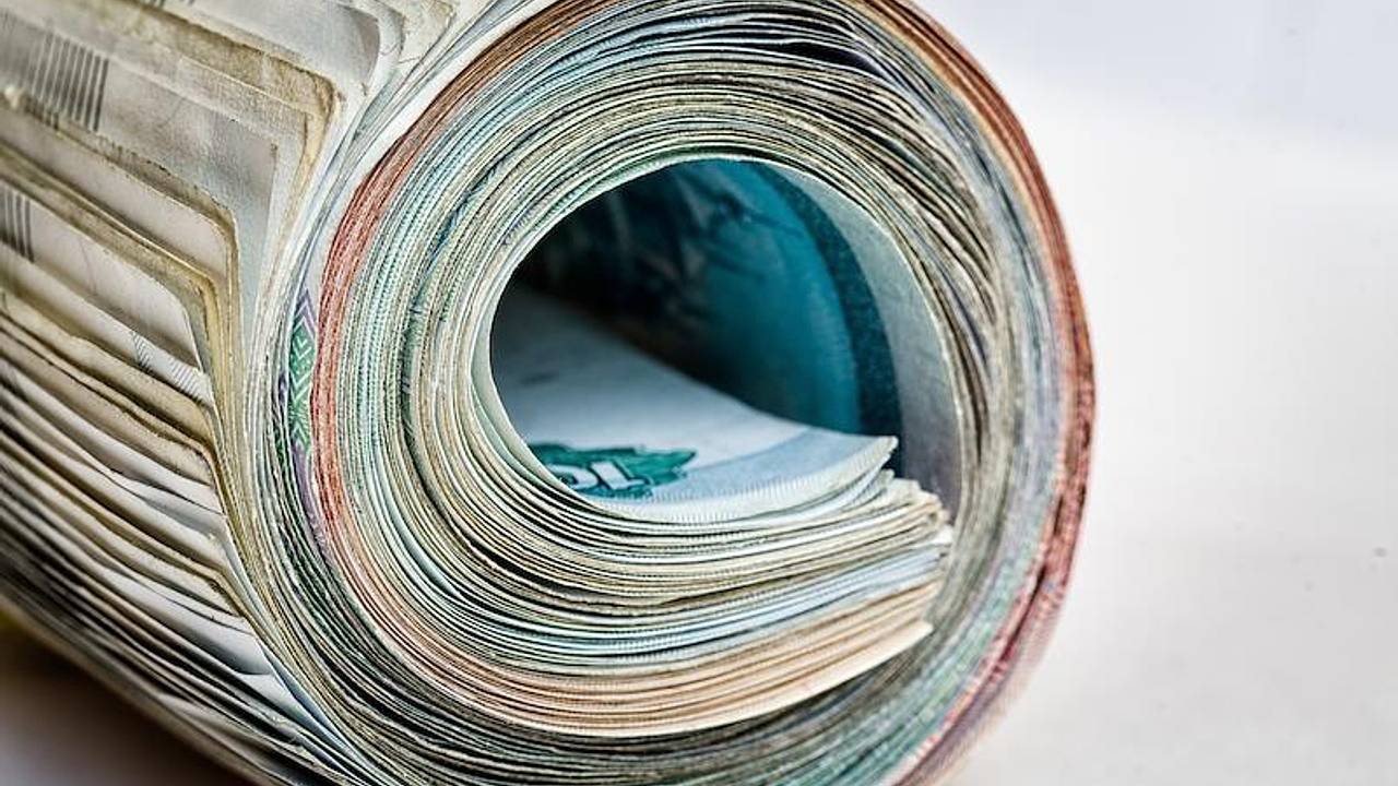 Россиянка купила 15 лотерейных билетов и выиграла миллион