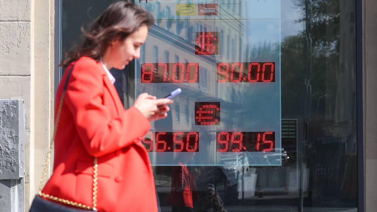 Банк России назвал реальный эффективный курс рубля