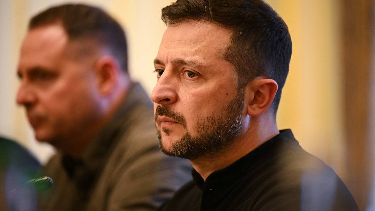 Зеленский ответил на вопрос об ударах дальнобойным оружием вглубь России